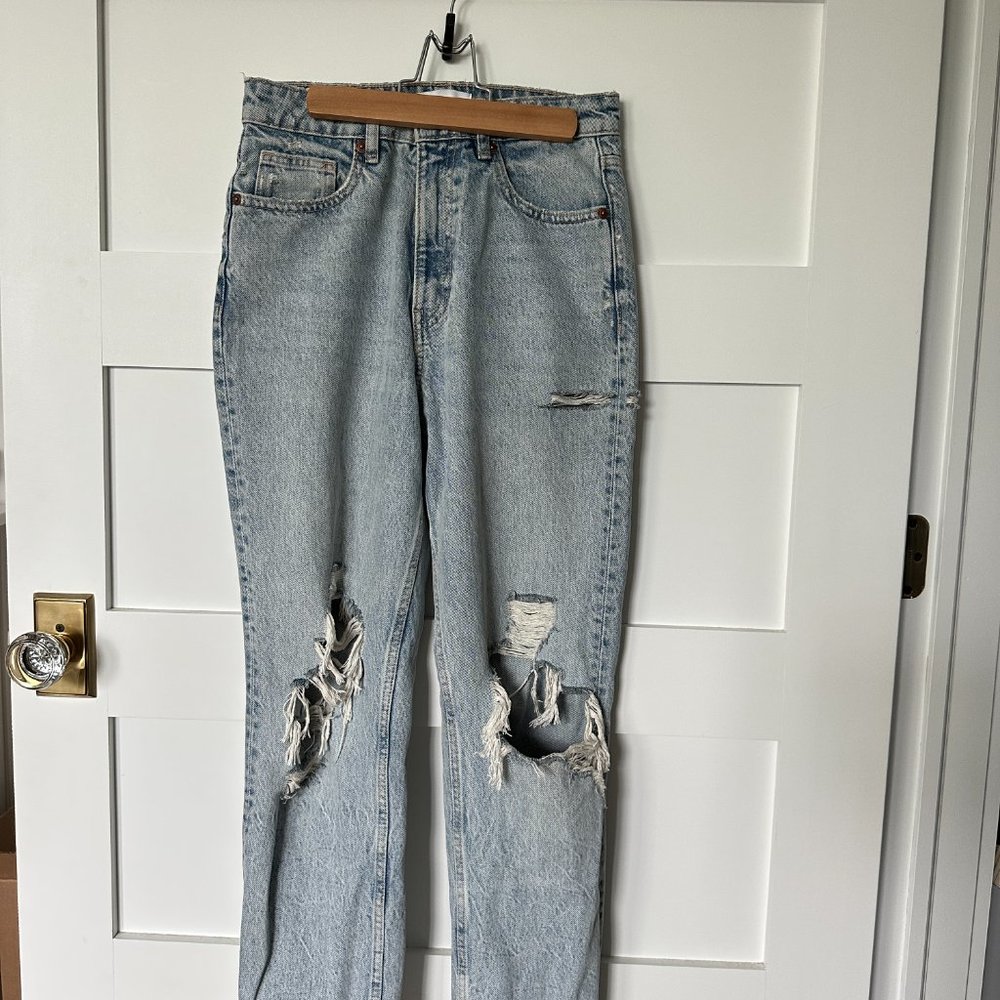 ZARA RIPPED MOM FIT JEANS